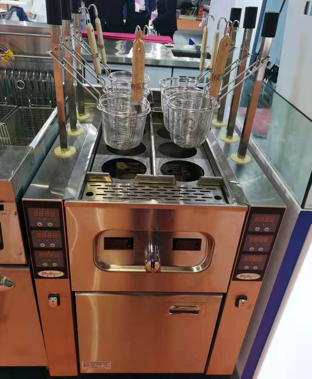 Revolucione a preparação de massas com nosso fogão elétrico para massas Auto Lift